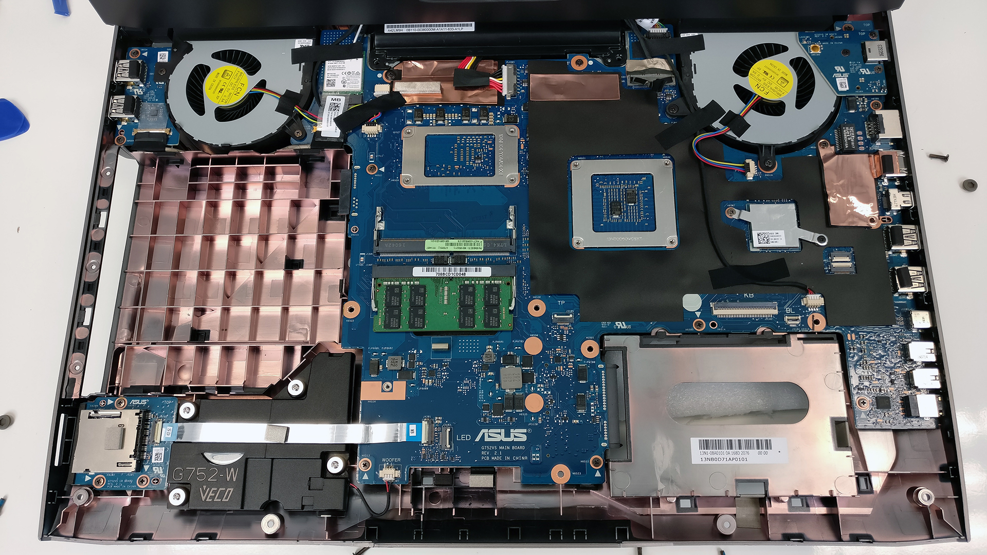 How to replace and fix ASUS G752 G752V G752VM G752VS G752VY LCD Rear Top Lid Back Cover (ASUS ROG G752VS)